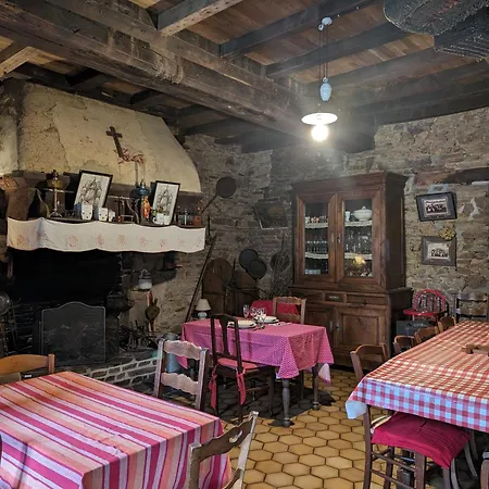 Ferme De La Gortiere Bed and Breakfast Le Teilleul
